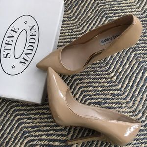 Steve Madden Nude Darrt Classic Pointed Toe Pumps